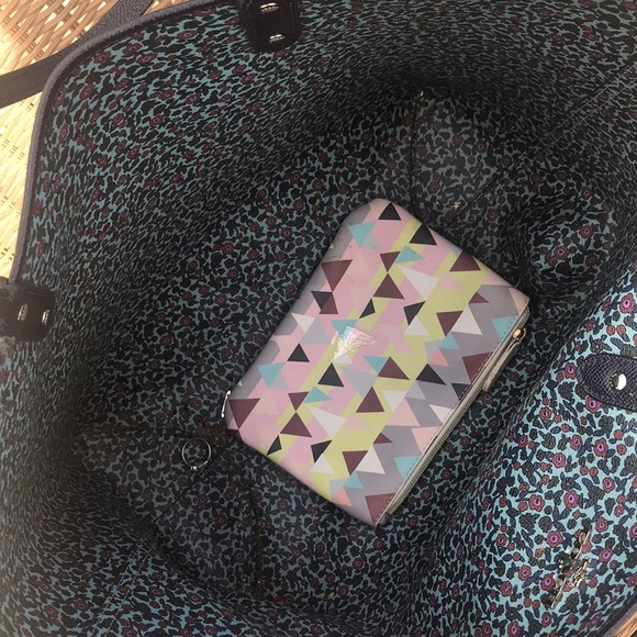 Coach Navy Leather Tote Bag with Pink Charm - Picture 4 of 6